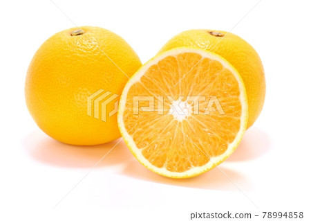 Hassaku citrus from Wakayama prefecture yellow cut cross section bright background 78994858