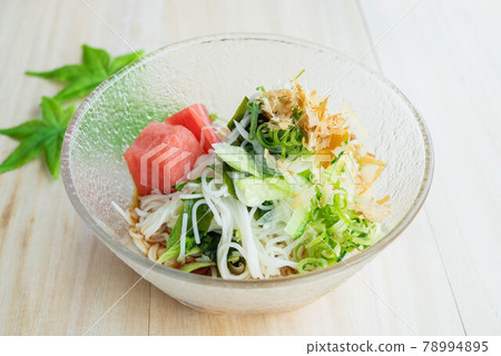 有很多蔬菜的素面 78994895