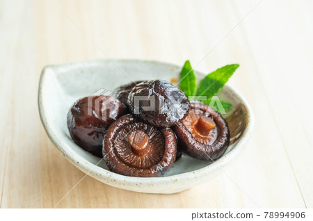Sweet boiled shiitake mushrooms 78994906