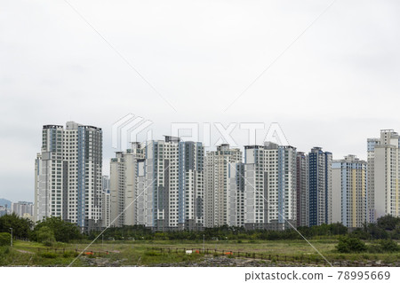 路邊公寓 路邊公寓 78995669