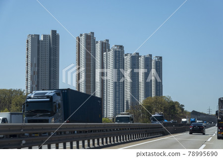 路邊公寓 路邊公寓 78995690