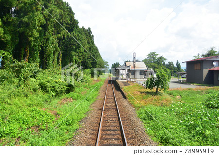 2020年夏天山形鐵道花長井線和火車窗外的風景 78995919