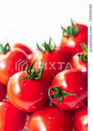 Petit tomatoes on a glass plate 78998498