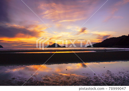 Hirogawa Town Nishihiro Beach Evening View Reflection Hirogawa Town, Arida District, Wakayama Prefecture Hirogawa Town Nishihiro Beach Evening View Reflection Hirogawa Town, Arida District, Wakayama Prefecture 78999047