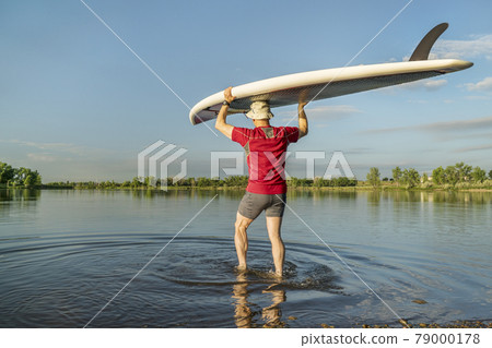 launching stand up paddleboard launching stand up paddleboard 79000178