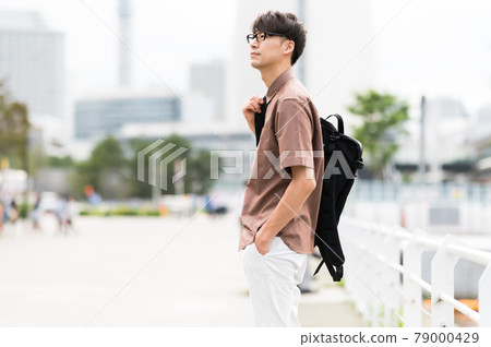 一個人看著遠方 79000429