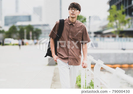 一個人看著遠方 79000430