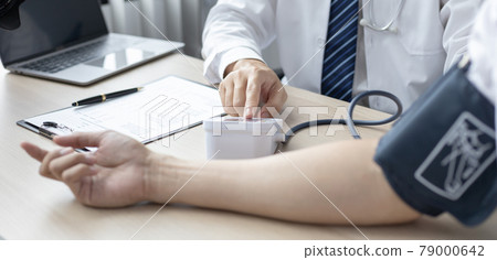 Man doctors use blood pressure monitors and stethoscope to measure pulse Diagnose the patient's disease in a modern hospital medical laboratory, Medical treatment and health check. 79000642