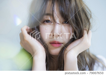 哭泣的女人眼淚 哭泣的女人眼淚 79007650