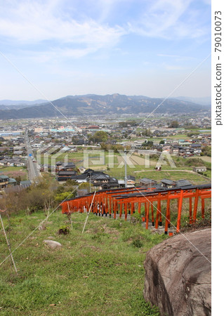 浮波是從城市的浮波稻荷看到的城市的遠景 浮波是從城市的浮波稻荷看到的城市的遠景 79010073