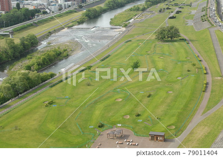 A panoramic view of the Toyohira River Park Golf Course A panoramic view of the Toyohira River Park Golf Course 79011404