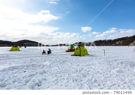 Smelt fishing scenery 79011499