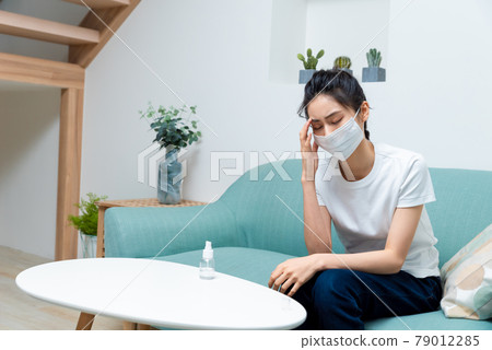 Sick girl wearing a mask Sick girl wearing a mask 79012285