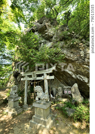 13 Buddhas of Iwatoyama [Omihachiman City, Shiga Prefecture] 79013585