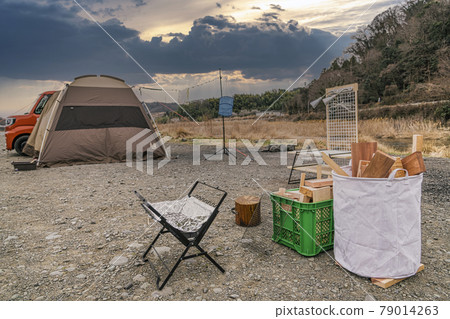 [Immediately after the completion of the auto camp setup and before the fire started] Sky synthesis] 79014263