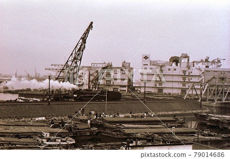 開往橫濱港的蒸汽機車 1970 Yokohama City Takashima Freight Line Yokohama Rinko Line 79014686