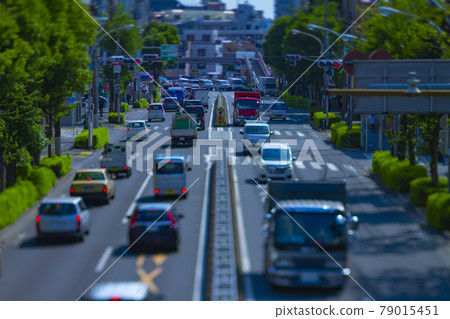 Miniature-style traffic on Kannana-dori Avenue Cityscape of Kannana-Dori Avenue [Traffic image] 79015451