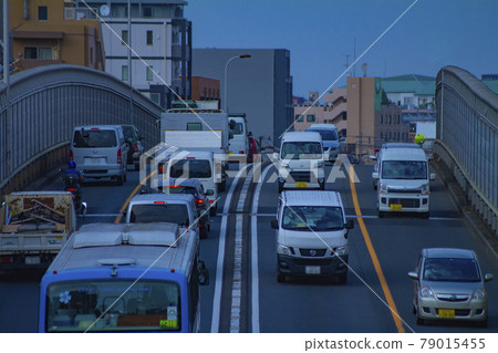 關那那大道 7 號公路的城市景觀 [交通圖像] 79015455