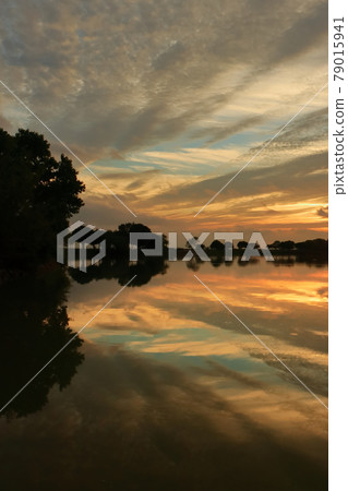 Sunset reflection 79015941