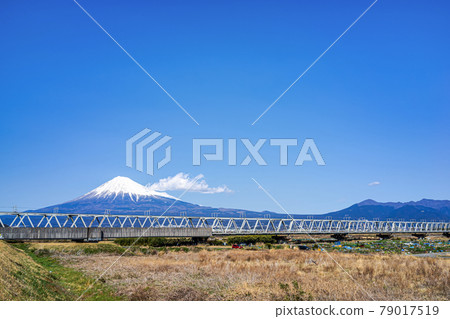[靜岡縣] 從富士川看白雪皚皚的富士山 79017519
