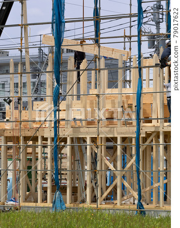 The upper building of wooden houses 79017622