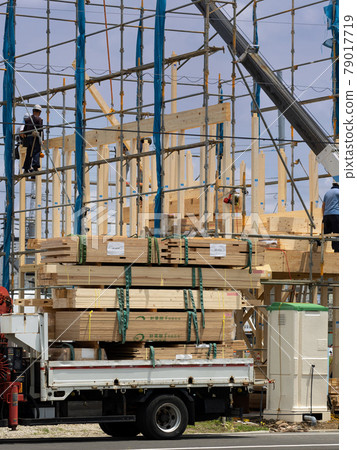 裝在後備箱的房屋建築材料 79017719