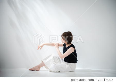 Young woman portrait summer 79018002