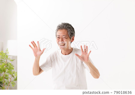Middle man portrait laughter Middle man portrait laughter 79018636