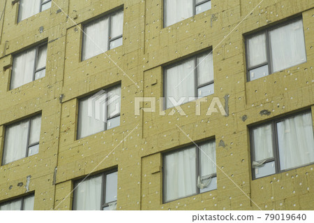 Heat insulation during the construction of an apartment building. Installation of industrial heat protection at a house construction site Heat insulation during the construction of an apartment building. Installation of industrial heat protection at a house construction site 79019640
