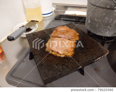 熔岩盤上的牛舌 熔岩盤上的牛舌 79020360