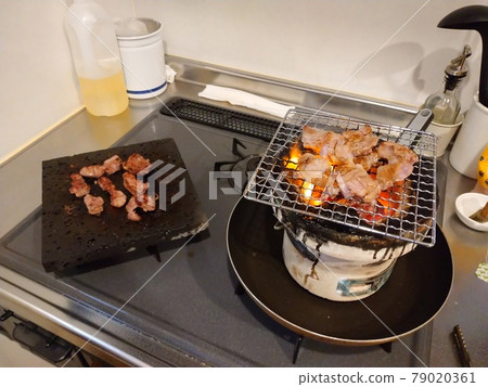 Double roasted meat of shichirin and lava plate Double roasted meat of shichirin and lava plate 79020361
