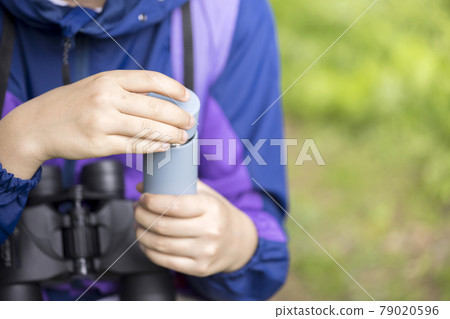 Hydration trekking, bird watching image 79020596