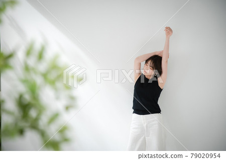 年輕女子肖像夏天 79020954