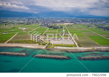 Nyuzen Town, Toyama Prefecture, during the rainy season near summer Wind power generation facility and Toyama Bay Nyuzen Town, Toyama Prefecture, during the rainy season near summer Wind power generation facility and Toyama Bay 79022096
