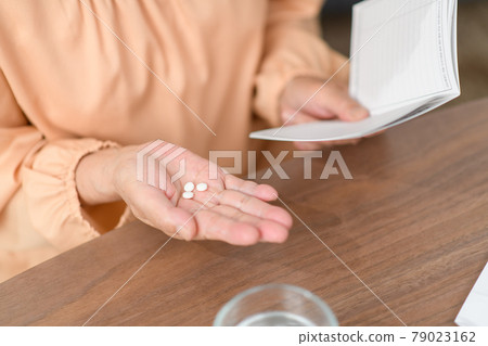 老年婦女服藥補充醫學筆記本 79023162