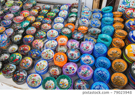 Cute handmade plates at the souvenir shop in Goreme National Park, Turkey 79023948