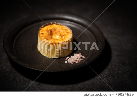 巴斯克芝士蛋糕岩鹽 巴斯克芝士蛋糕岩鹽 79024639