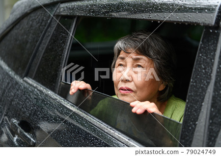 高級女人車雨 高級女人車雨 79024749