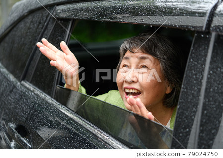 高級女人車雨 高級女人車雨 79024750