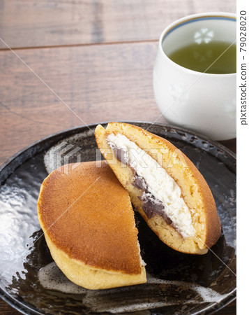 Raw dorayaki 79028020