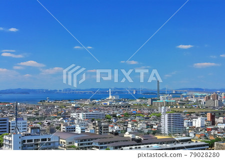[Kagawa Prefecture] The streets of Marugame City and Utazu Town, the Seto Ohashi Bridge, and the Seto Inland Sea as seen from Marugame Castle 79028280