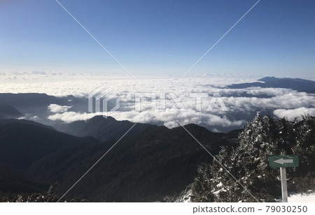 早晨高山上的雲海 79030250