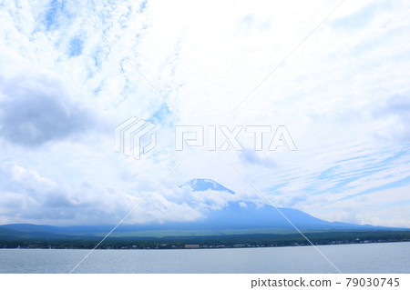 Mt. Fuji in the summer that emerges from the clouds in Yamanakako Village Mt. Fuji in the summer that emerges from the clouds in Yamanakako Village 79030745