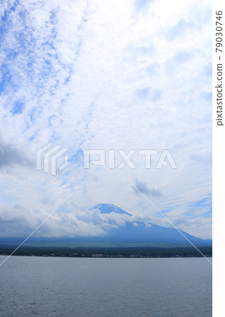 Mt. Fuji in the summer that emerges from the clouds in Yamanakako Village Mt. Fuji in the summer that emerges from the clouds in Yamanakako Village 79030746