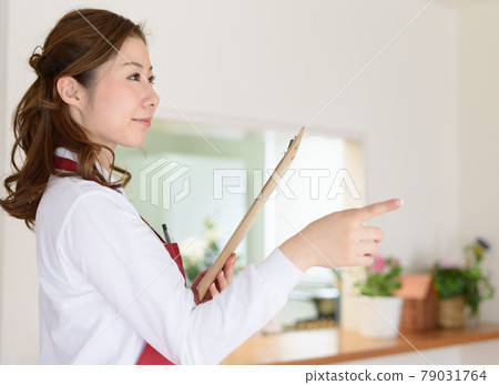 家政服務人員 79031764