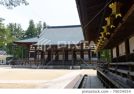 Koyasan Danjo Garan Mikagedo and Kondo, Koya Town, Wakayama Prefecture Koyasan Danjo Garan Mikagedo and Kondo, Koya Town, Wakayama Prefecture 79034054