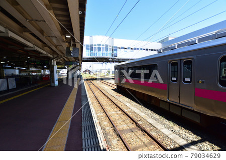 2020年夏天，從奧羽線野造站到新莊站的火車窗外風景 79034629