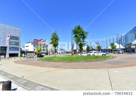 In the summer of 2020, the scenery from the train window from Nozoki Station on the Ou Line to Shinjo Station 79034632