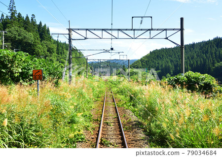 In the summer of 2020, the scenery from the train window from Nozoki Station on the Ou Line to Shinjo Station 79034684