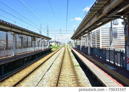 2020年夏天,山形線新莊站與赤湯站之間的電車窗外風景 2020年夏天,山形線新莊站與赤湯站之間的電車窗外風景 79035397